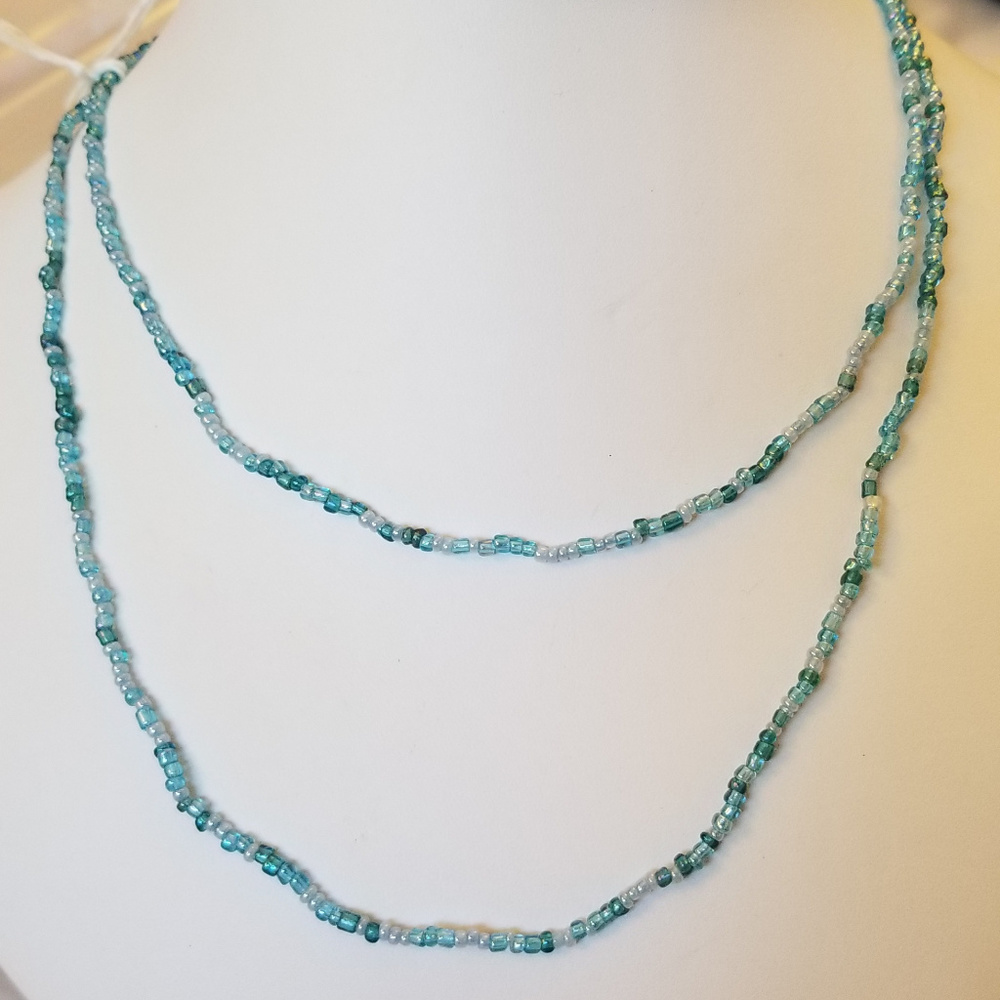 NWT Handmade Blue Seed Bead Necklace